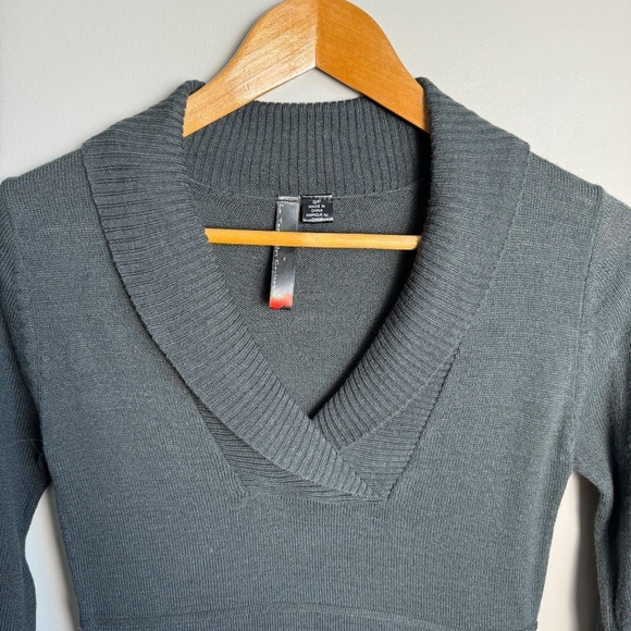 Le Temps des‎ Cerises Long Sleeve Cowl V-Neck Sweater Dress Greenish-Gray Small - Picture 4 of 15